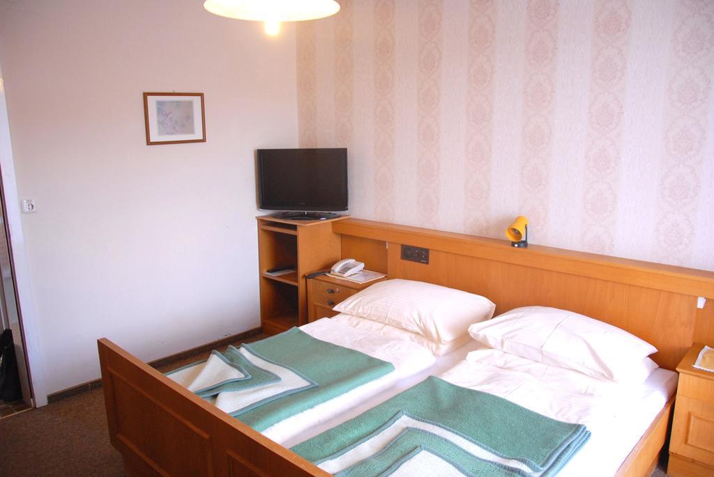 Fruehstueckspension Wiesenhaus Miesenbach  Room photo