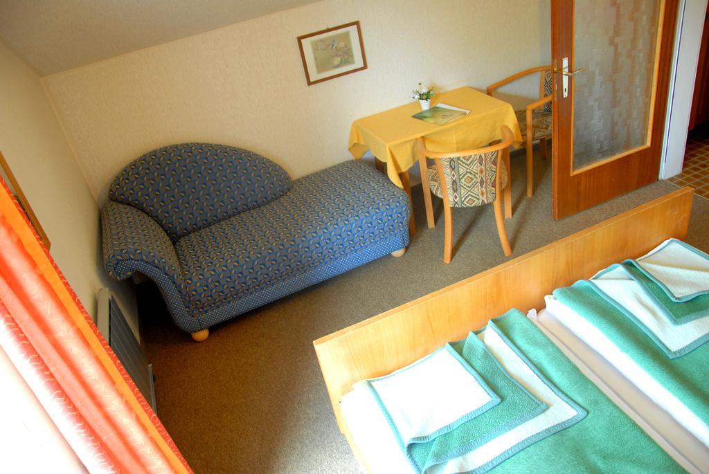 Fruehstueckspension Wiesenhaus Miesenbach  Room photo